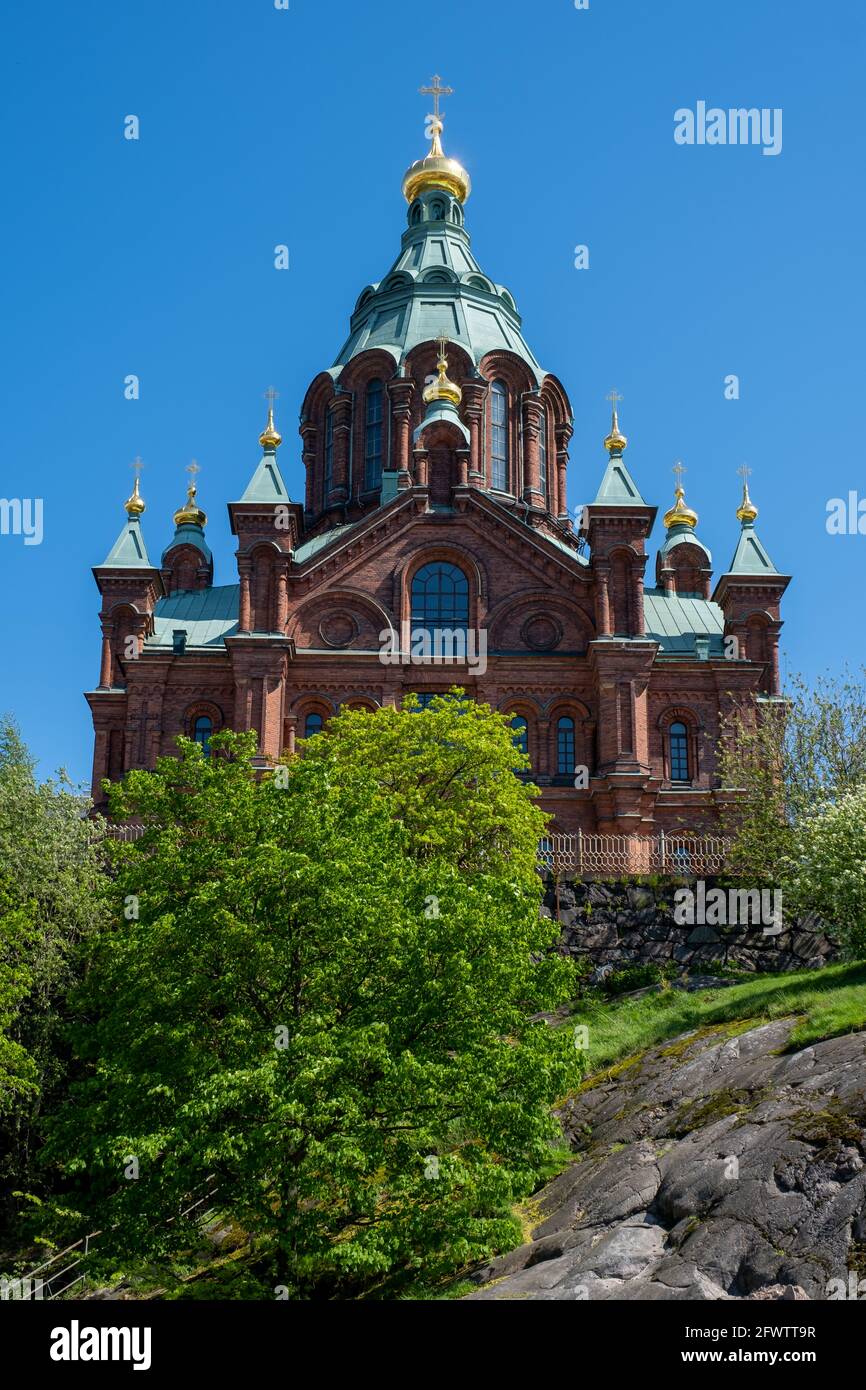Helsinki / Finlandia - 22 MAGGIO 2021: Esterno dell'edificio della Cattedrale Uspensky di Helsinki. Foto Stock