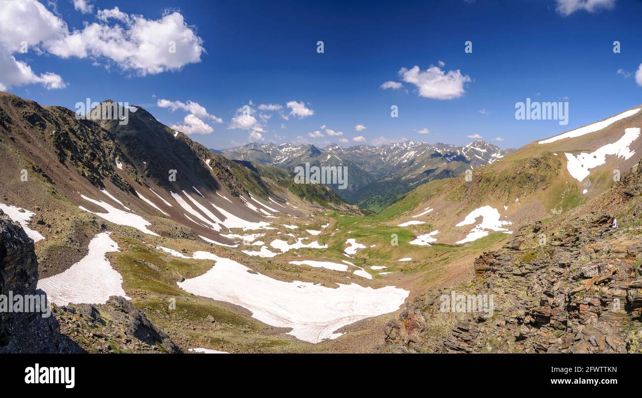 Valle Sorteny, vista dalla strada fino al Pic de la Serrera (Andorra, Pirenei) ESP: Valle del Sorteny, viso desde el sendero al Pic de la Serrera Foto Stock