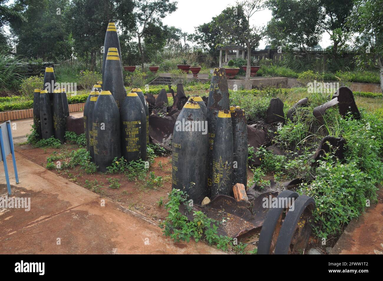 Bomba conchiglie sull'ex Khe Sanh Combat base, Vietnam. Foto Stock