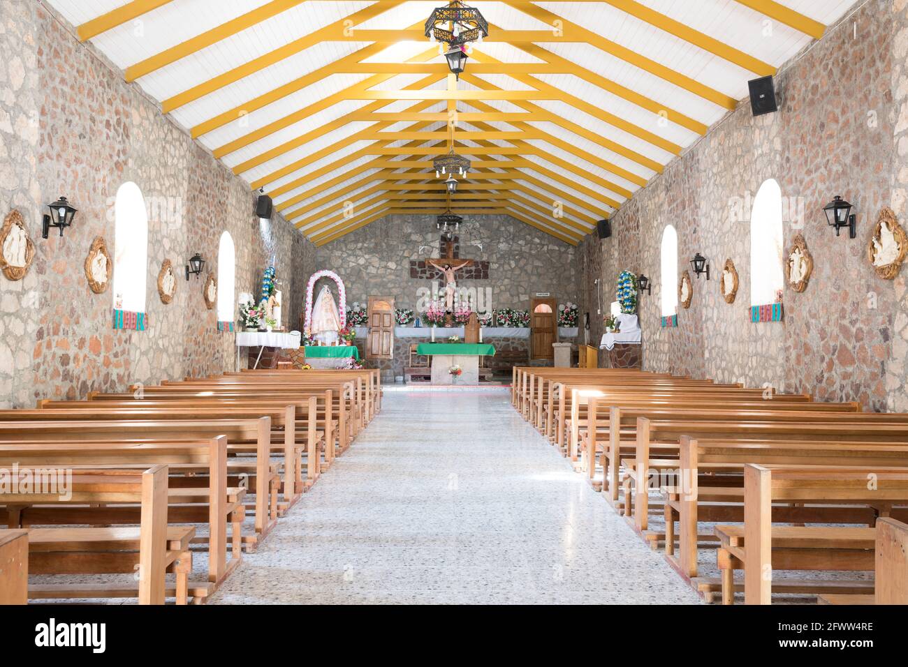 Ayquina, Regione di Antofagasta, deserto di Atacama, Cile, Sud America - interno della chiesa di Ayquina. Foto Stock