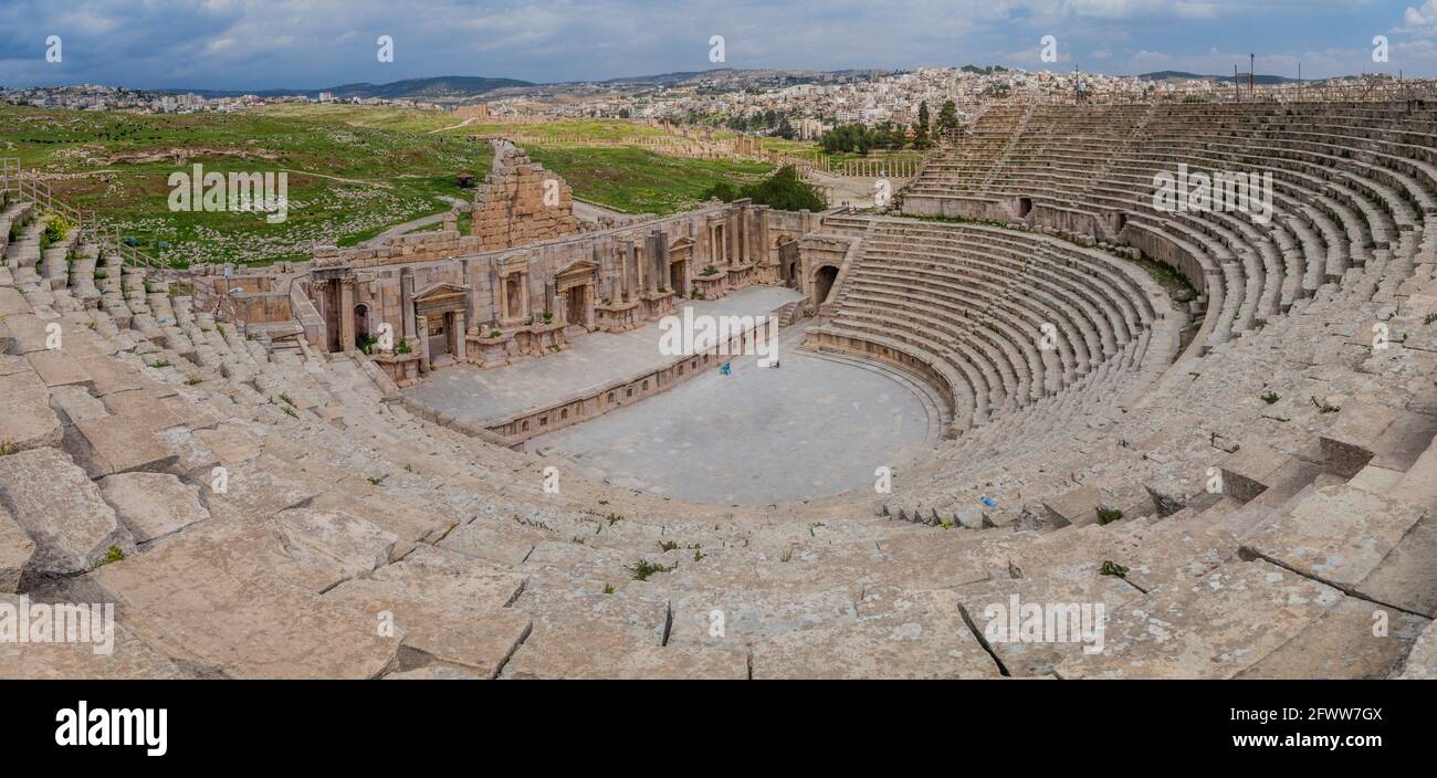 Rovine del Southern Theatre di Jerash, Giordania Foto Stock