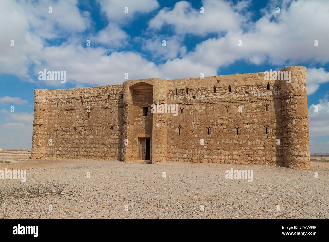 Qasr Kharana a volte Harrana, al-Kharanah, Kharaneh, Kharana o Hraneh , castello desertico nella Giordania orientale Foto Stock