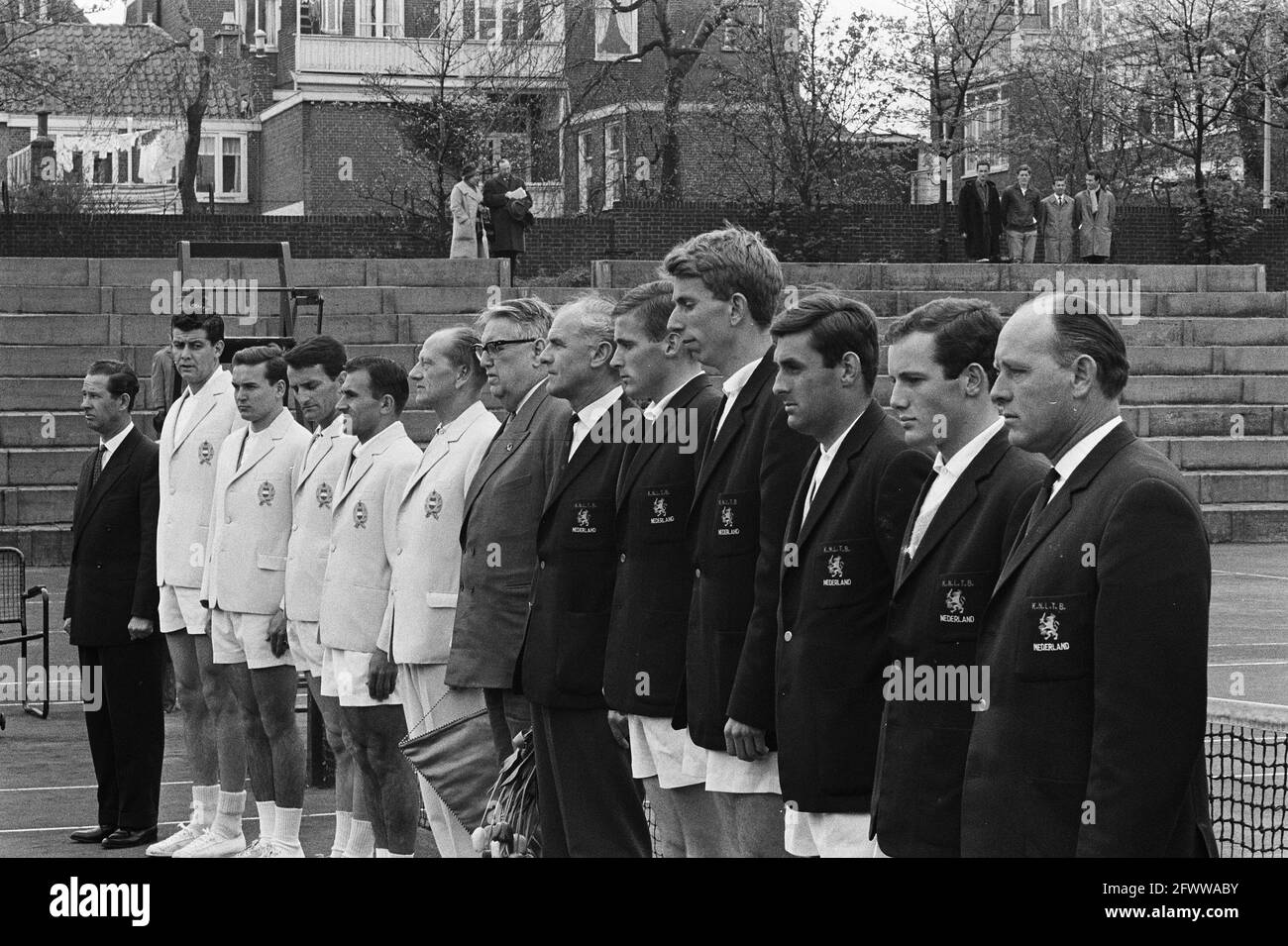 Coppa Davis Olanda contro Ungheria, foto di gruppo Olanda e Ungheria squadra, 1 maggio 1964, foto di gruppo, squadre, Tennis, Paesi Bassi, foto agenzia stampa del XX secolo, notizie da ricordare, documentario, fotografia storica 1945-1990, storie visive, Storia umana del XX secolo, che cattura momenti nel tempo Foto Stock