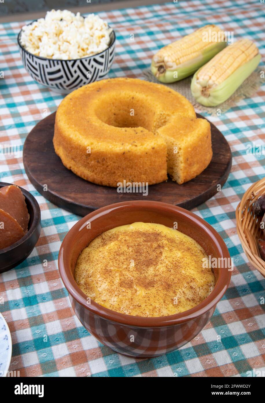 Tipico cibo brasiliano del festival di giugno. Festa junina. Foto Stock