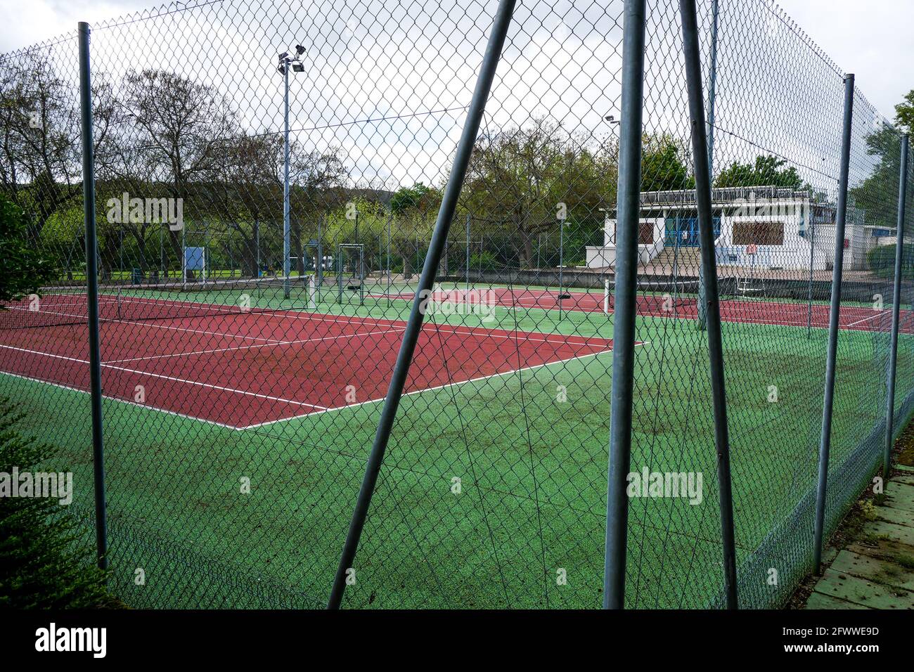 Campi da tennis, Santenay, Borgogna, Bourgogne-Franche-Comté Regione, Francia Foto Stock
