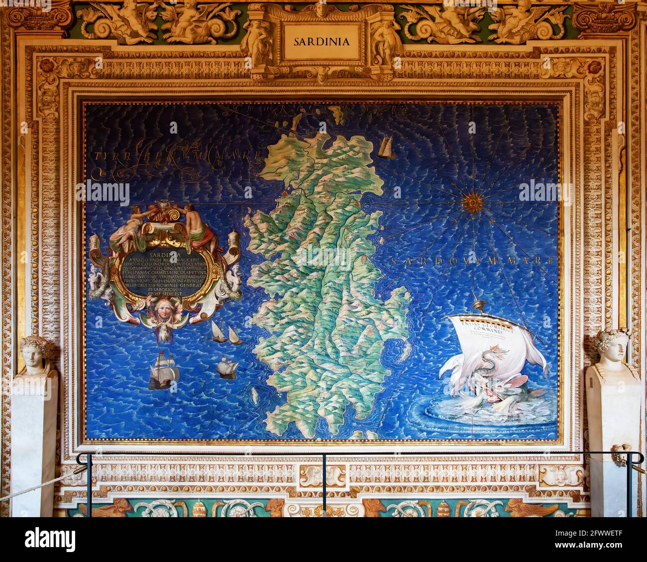 Antica mappa della Sardegna dipinta su un muro a Musei Vaticani, Roma Foto Stock