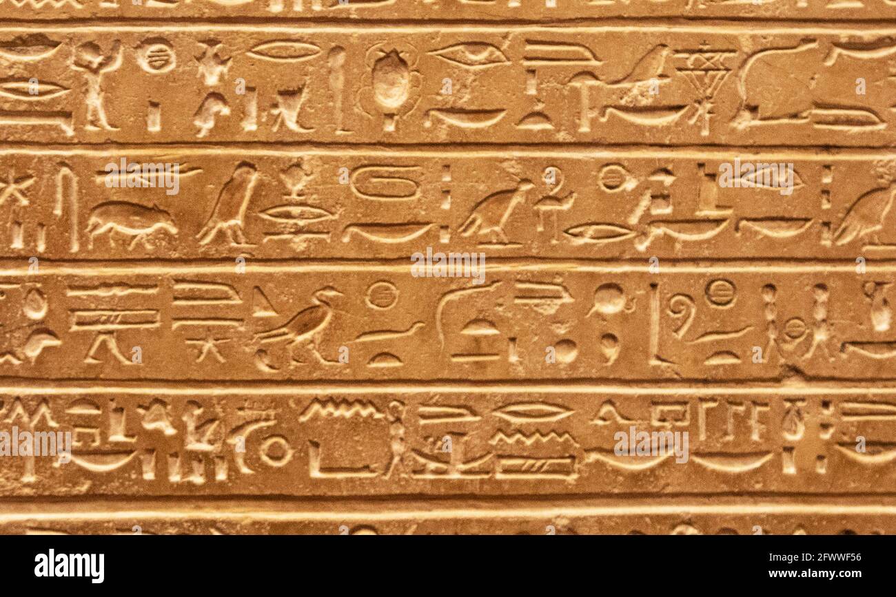 Tavolo con antichi geroglifi egiziani nei Musei Vaticani Foto Stock