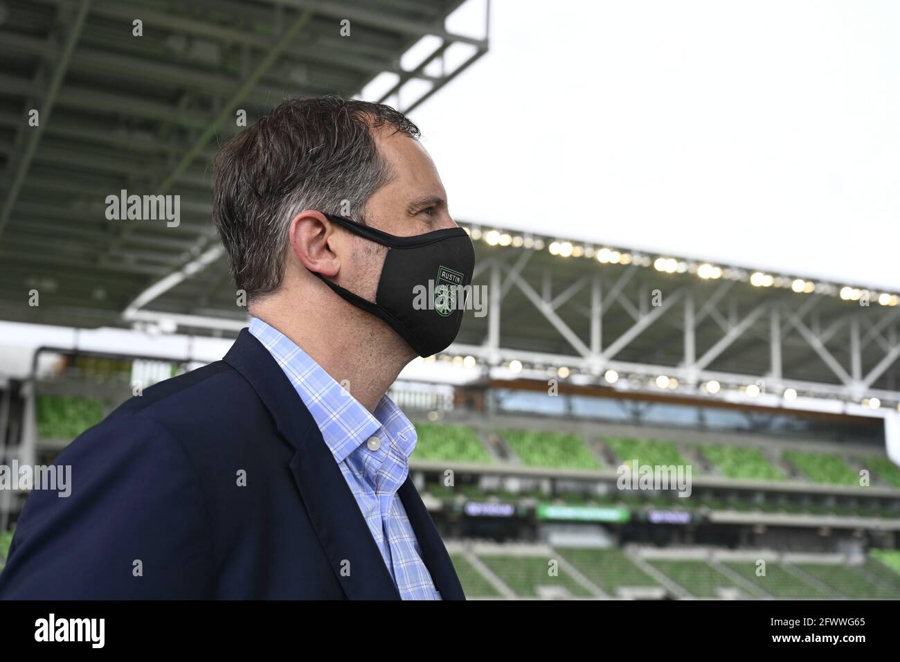 Austin, Texas USA, maggio 24 2021: ANDY LOUGHNANE, presidente del FC di Austin, guarda allo stadio Q2, quasi completato, dove la nuova squadra di calcio della Major League giocerà la sua partita di apertura a casa il prossimo mese. Credit: Bob Daemmrich/Alamy Live News Foto Stock