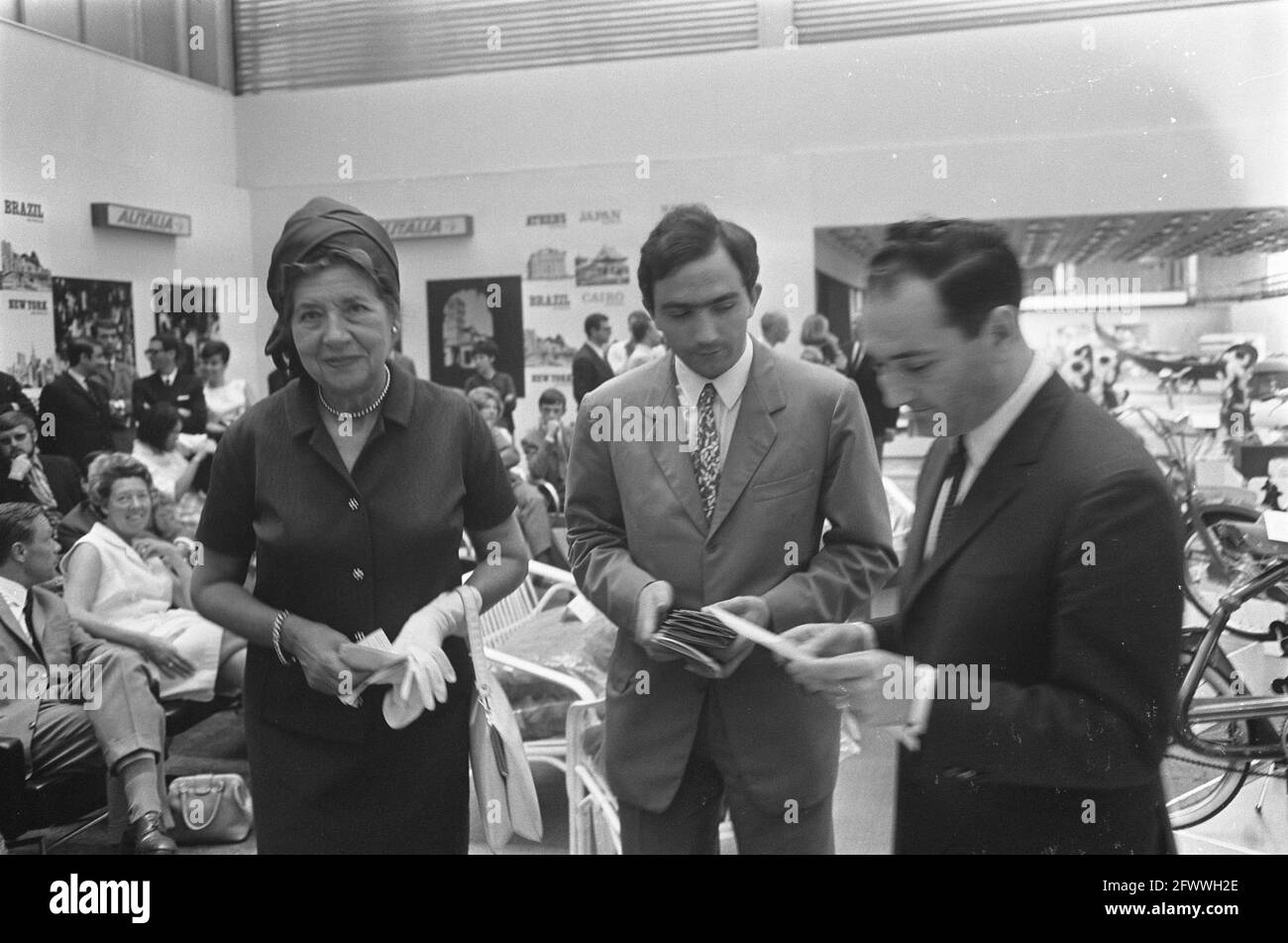 Missione dell'Istituto Italiano per il Commercio estero . Cerimonia di premiazione, 5 luglio 1968, PREMI, Premi, I Paesi Bassi, foto agenzia stampa del XX secolo, notizie da ricordare, documentario, fotografia storica 1945-1990, storie visive, Storia umana del XX secolo, che cattura momenti nel tempo Foto Stock