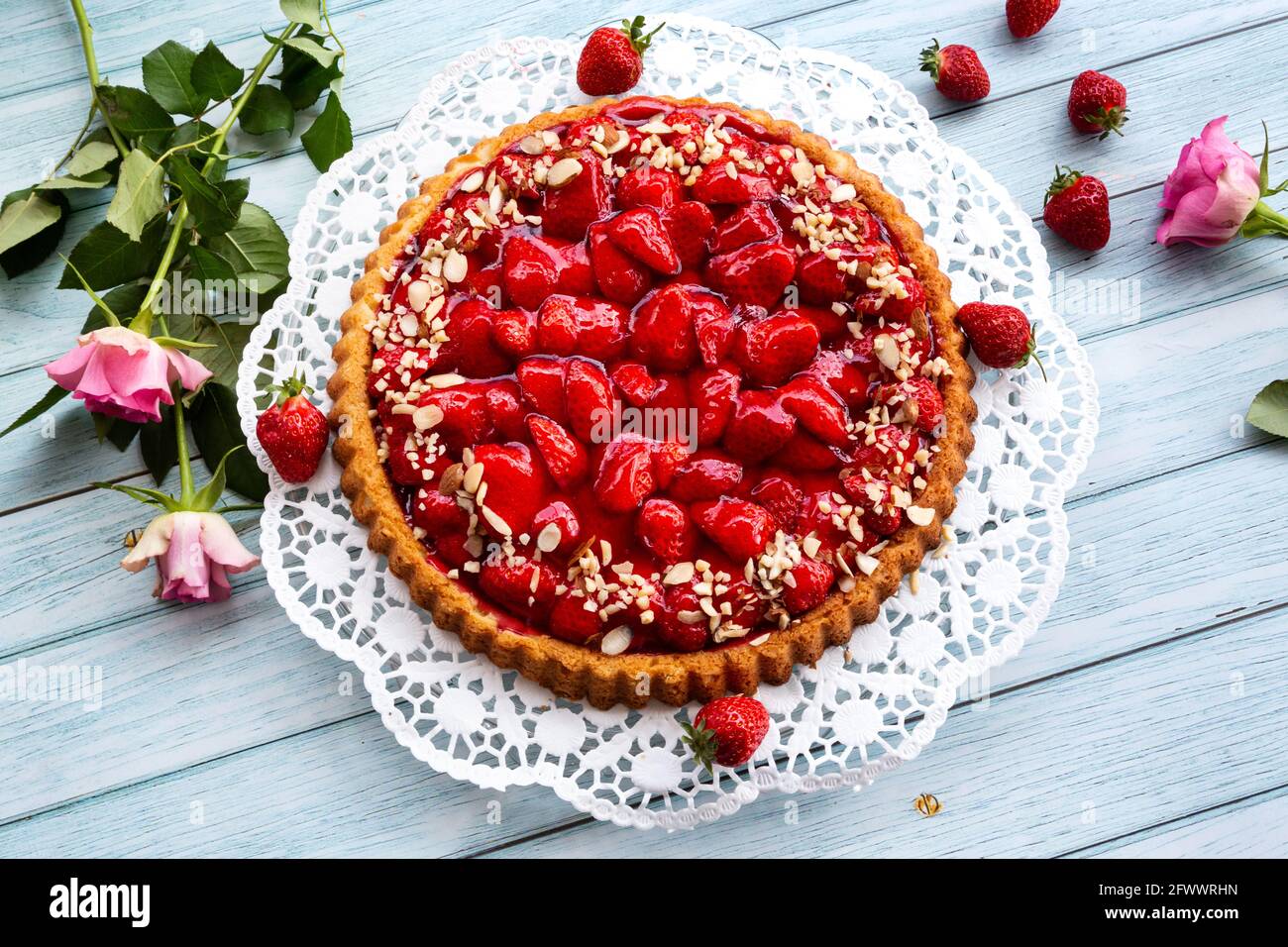 Torta di fragole di mamma deliziosa e fresca. Foto Stock
