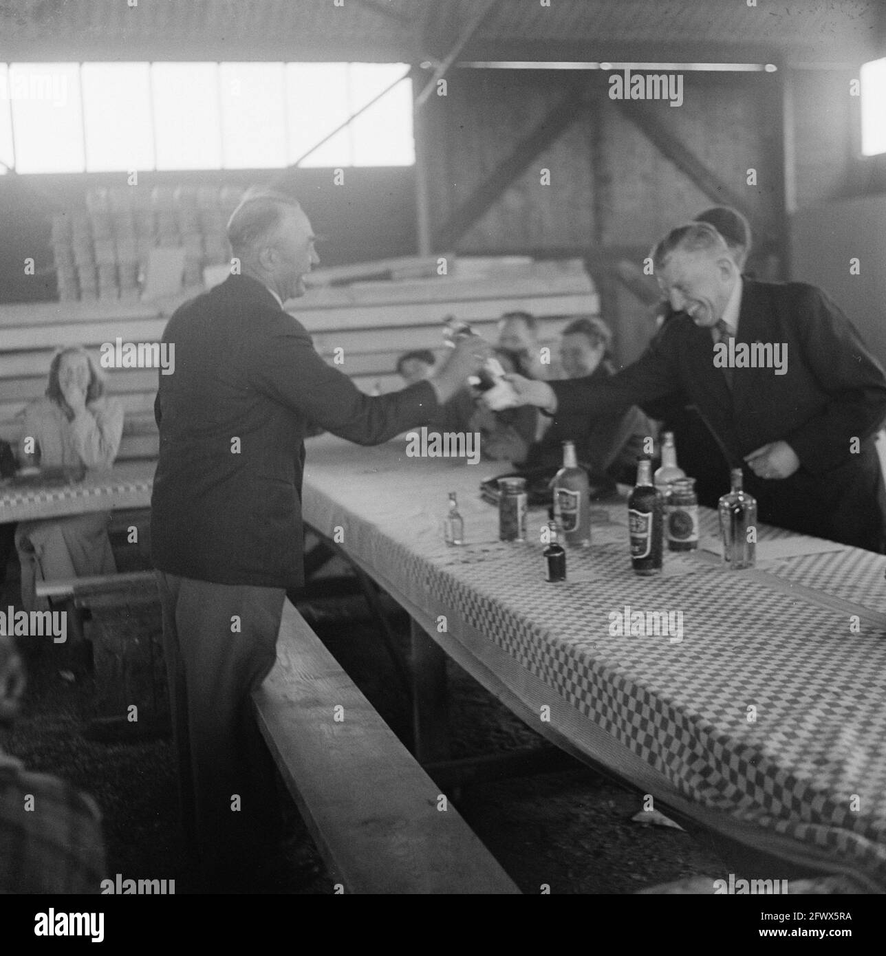 Centro di apertura Divisione sport acquatici dell'Associazione personale del Ministero della Marina a Woubrugge, 14 maggio 1951, associazioni, sport acquatici, I Paesi Bassi, foto agenzia stampa del XX secolo, notizie da ricordare, documentario, fotografia storica 1945-1990, storie visive, Storia umana del XX secolo, che cattura momenti nel tempo Foto Stock