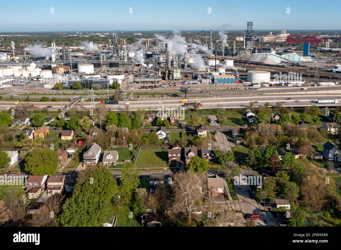 Detroit, Michigan - un quartiere a basso reddito vicino alla raffineria Marathon Petroleum nel sud-ovest di Detroit. L'area--codice postale 48217--è la più inquinata Foto Stock