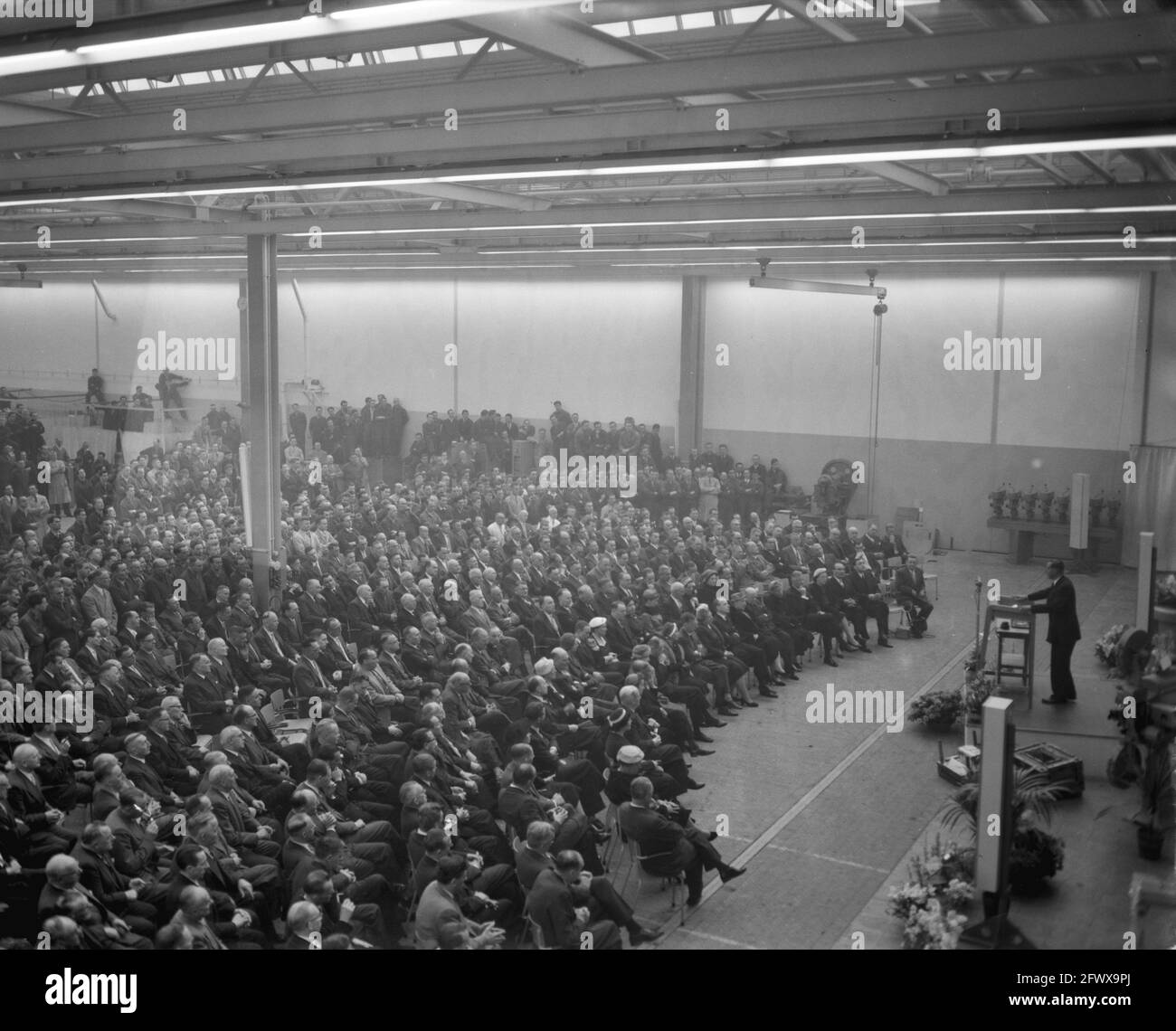 Apertura di una nuova fabbrica di vetro e di macchine di Philips a Eindhoven da parte del professor Dr. J. Zijlstra, 13 marzo 1958, aperture, Paesi Bassi, foto agenzia stampa del xx secolo, notizie da ricordare, documentario, fotografia storica 1945-1990, storie visive, Storia umana del XX secolo, che cattura momenti nel tempo Foto Stock