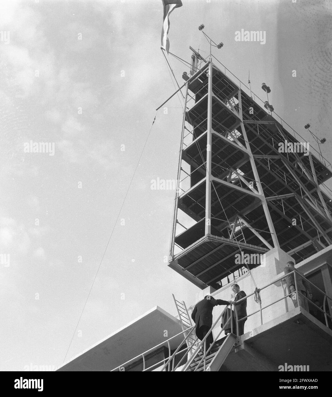 Radaristallazione inaugurale a IJmuiden del principe Bernhard, 1 novembre 1951, radar, Paesi Bassi, foto agenzia stampa del XX secolo, notizie da ricordare, documentario, fotografia storica 1945-1990, storie visive, Storia umana del XX secolo, che cattura momenti nel tempo Foto Stock