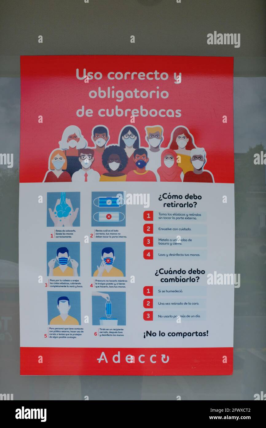 Avviso pubblico che chiede alle persone di indossare maschere facciali durante il Covid-19 Pandemic , Merida Messico Foto Stock