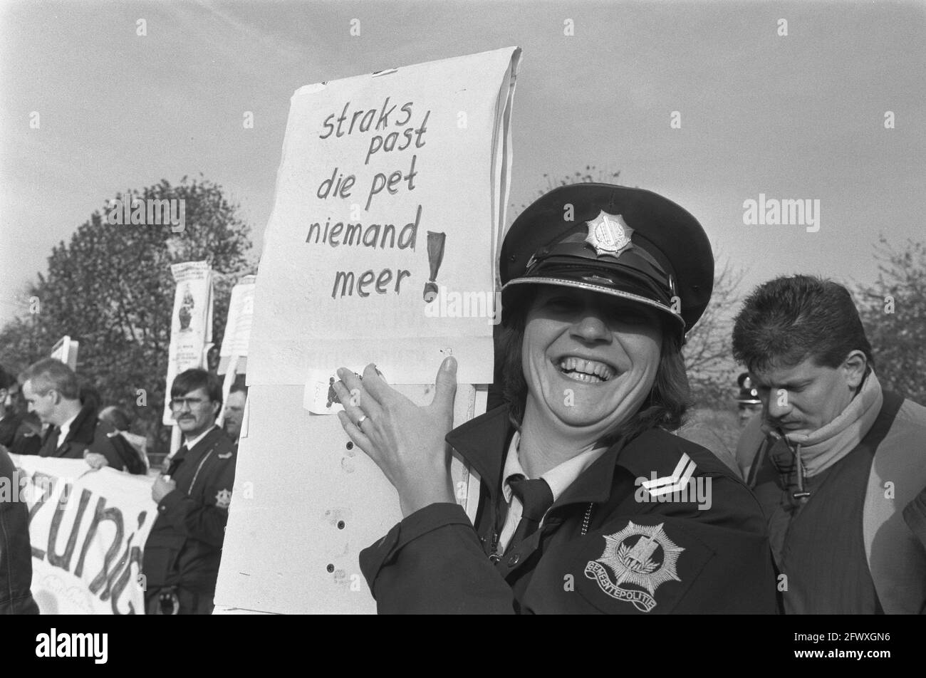 Protesta della polizia all'arrivo di ospiti Erasmus University poliziotto troppo grande, 8 novembre 1988, POLIZIA, proteste, Paesi Bassi, XX centu Foto Stock