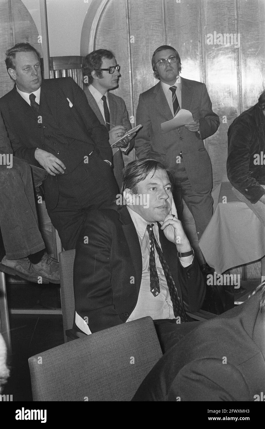 Consiglio del partito PvdA, riunito a Utrecht, Van Mierlo (primo piano), 9 dicembre 1972, politica, I Paesi Bassi, 20 ° secolo agenzia di stampa foto, notizie a. Foto Stock