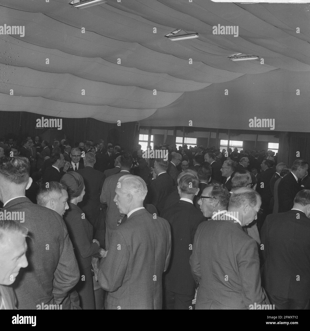 Ricevimento in occasione dell'apertura, 24 settembre 1968, ritratti di gruppo, ricevimenti, Paesi Bassi, foto agenzia stampa del xx secolo, notizie da re Foto Stock