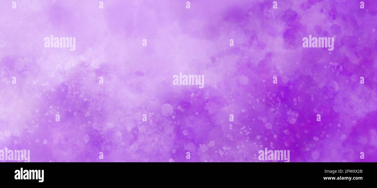 purple watercolor fondo texture con bianco astratto dipinta nuvole in cielo con luci bokeh o spruzzi di vernice in morbido testurizzato design grunge Foto Stock