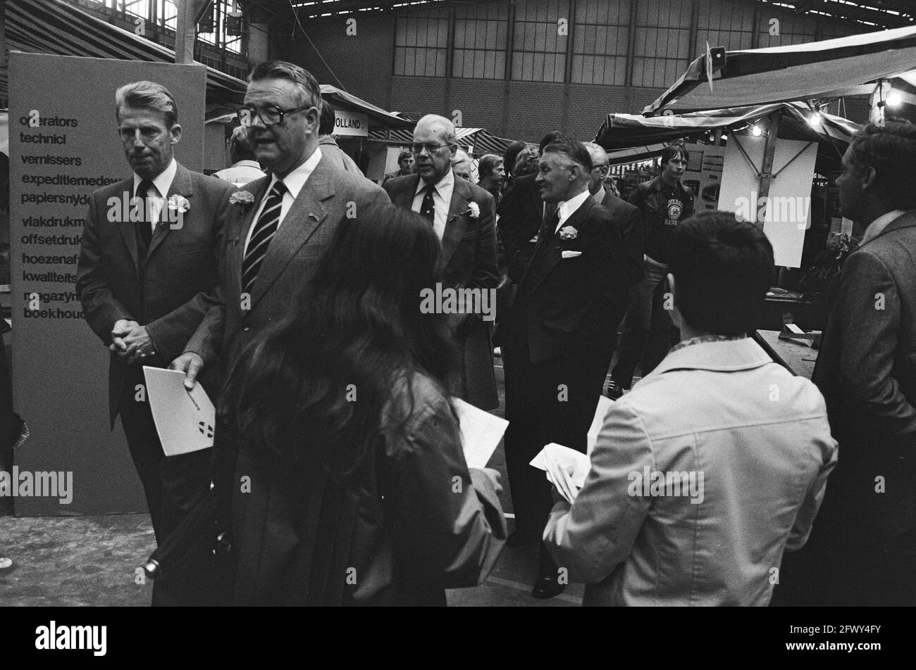Pubblico allo stand KLM, 23 agosto 1979, ministri, aperture, Politiche per l'occupazione, Paesi Bassi, foto agenzia stampa del XX secolo, notizie da ricordare, fare Foto Stock
