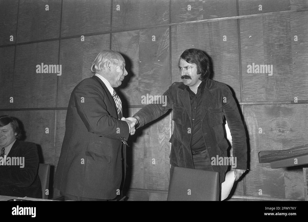 Consiglio del partito PvdA, riunito a Utrecht, Den Uyl e Van der Louw (destra), 9 dicembre 1972, politica, Paesi Bassi, foto dell'agenzia di stampa del xx secolo, Foto Stock