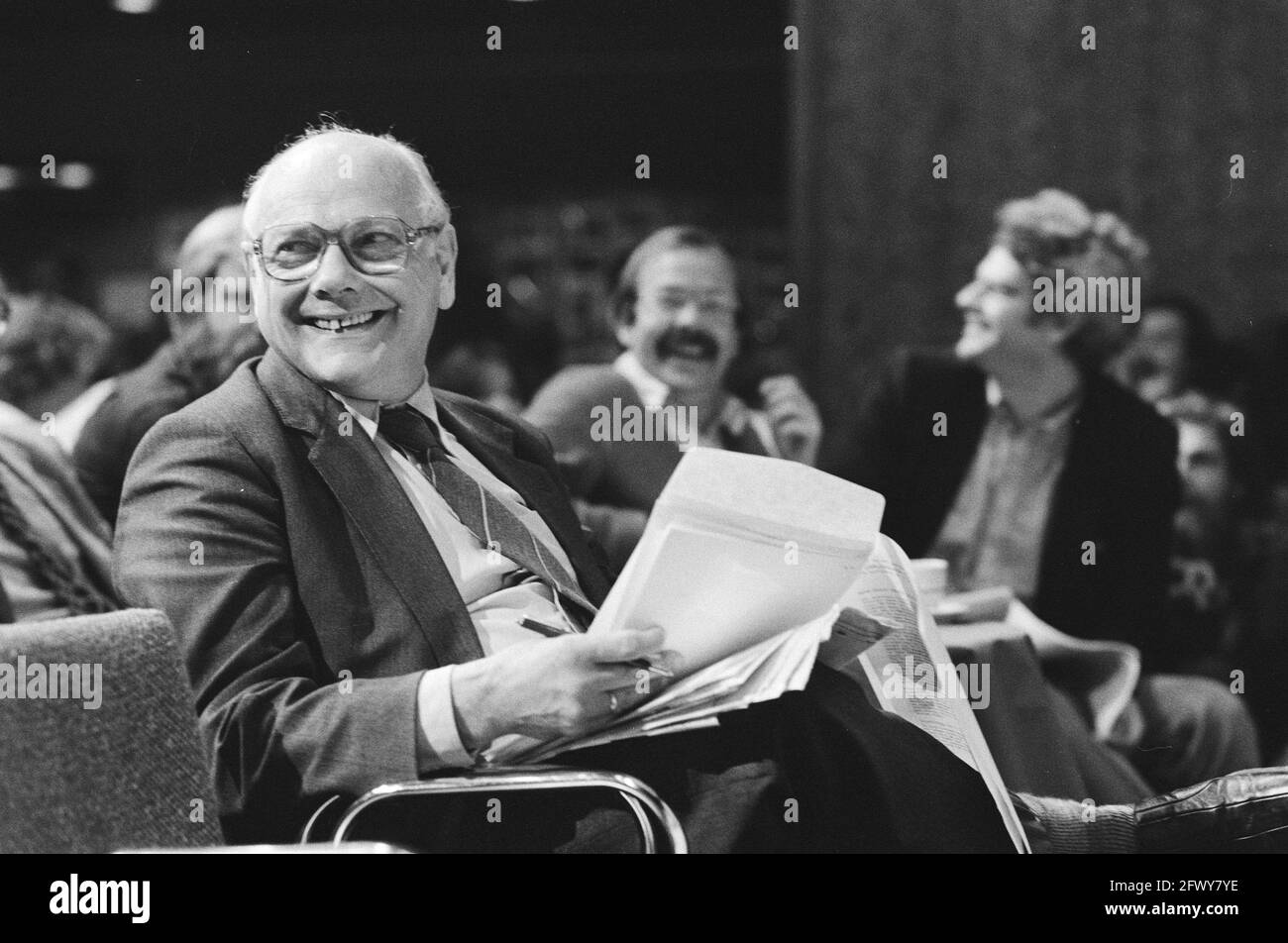 PvdA partito consiglio a Den Bosch in relazione alla formazione di gabinetto; allegro Den Uyl durante la riunione, 13 giugno 1981, riunioni, formazioni di gabinetto Foto Stock