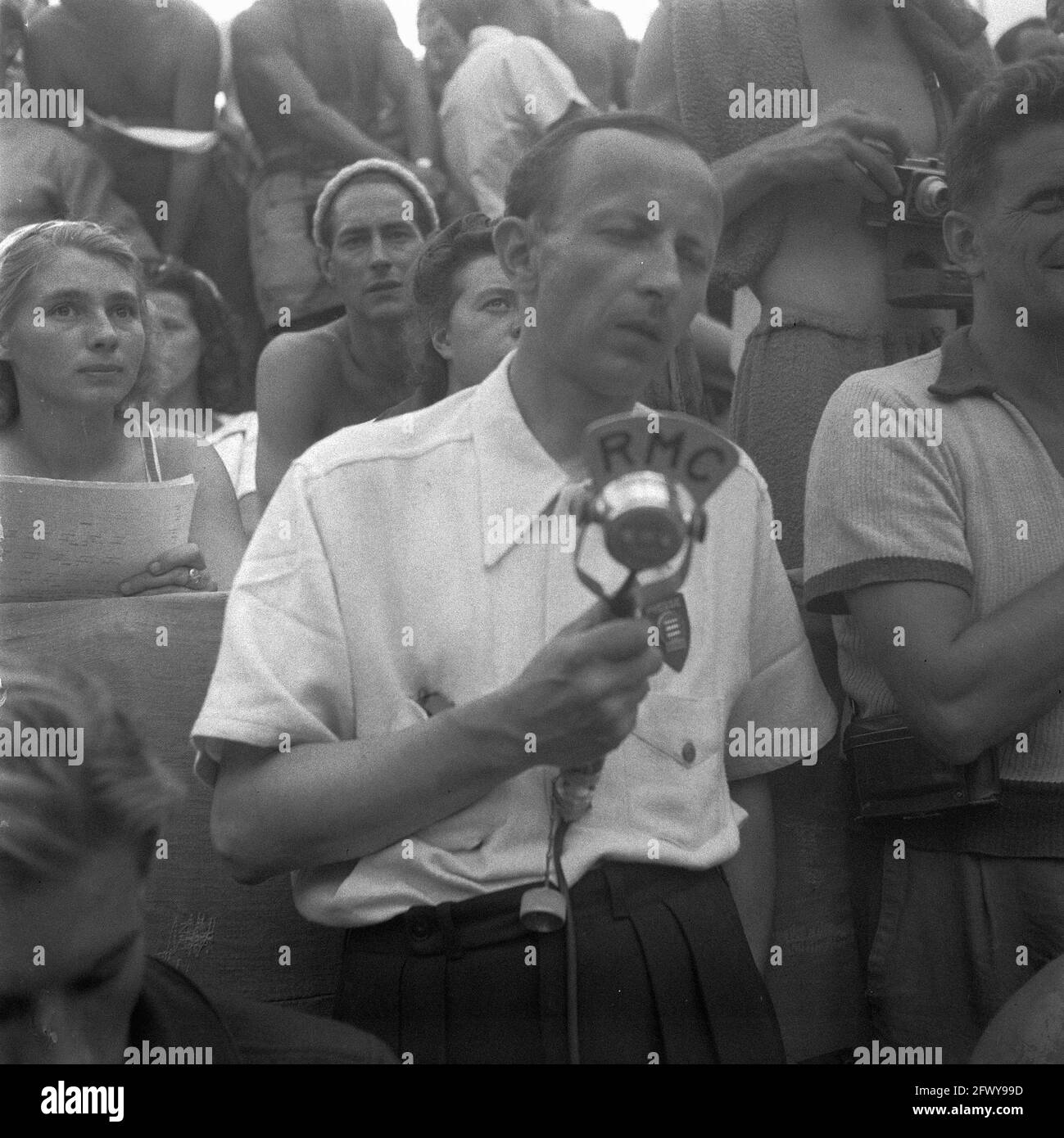 Radio reporter in pubblico, 10 settembre 1947, campionati di nuoto, nuoto, I Paesi Bassi, foto agenzia stampa del XX secolo, notizie da ricordare, Foto Stock