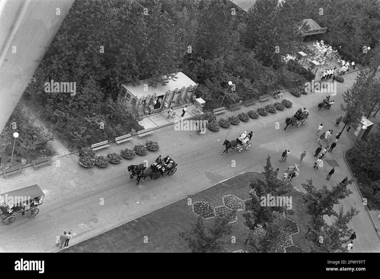 Vecchie carrozze alla Floriade nell'Amstelpark, 18 giugno 1972, cavalli, carrozze, Mostre, orticoltura, Paesi Bassi, 20 ° secolo di stampa agen Foto Stock