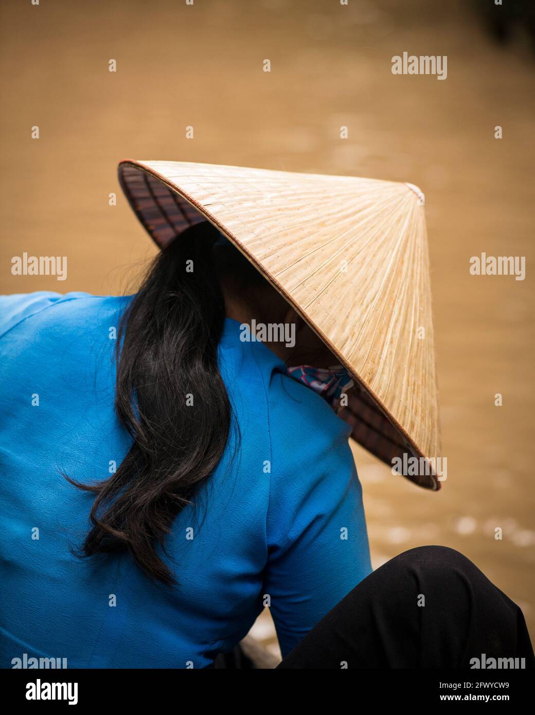 Vietnamita barca donna, fiume Mekong Foto Stock