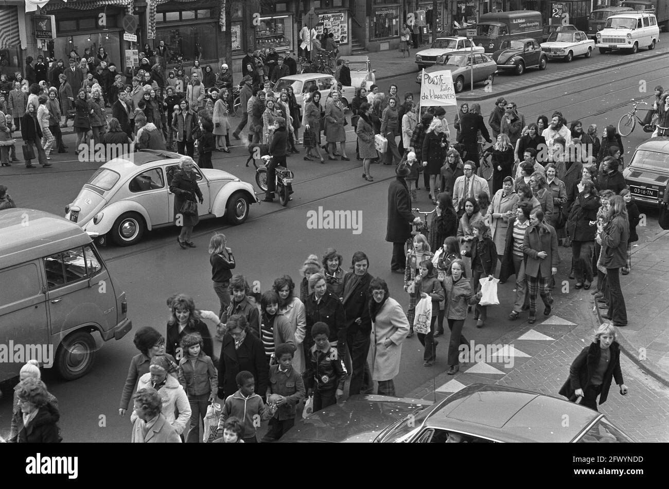 Rijnstraat-Residents Occupy Intersection, 16 marzo 1973, occupazioni, Paesi Bassi, foto agenzia stampa del xx secolo, notizie da ricordare, documentario, fotografia storica 1945-1990, storie visive, Storia umana del XX secolo, che cattura momenti nel tempo Foto Stock