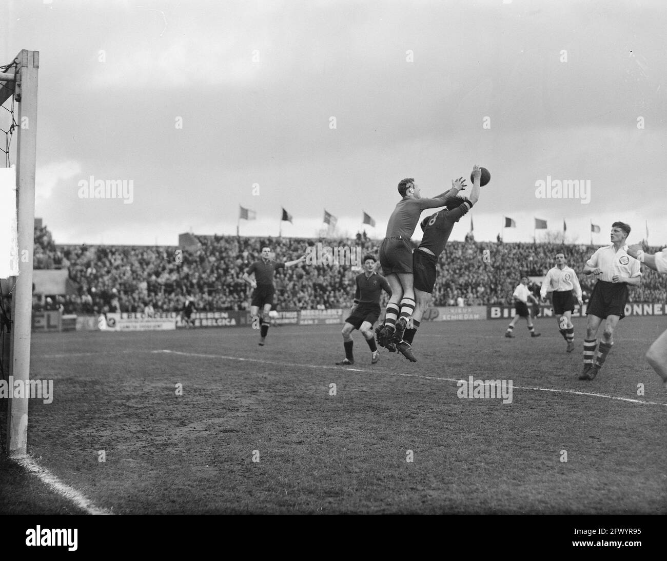 Red Devils contro Zwaluwen 1-0, 20 febbraio 1950, sport, calcio, I Paesi Bassi, foto agenzia stampa del XX secolo, notizie da ricordare, documentario, fotografia storica 1945-1990, storie visive, Storia umana del XX secolo, che cattura momenti nel tempo Foto Stock