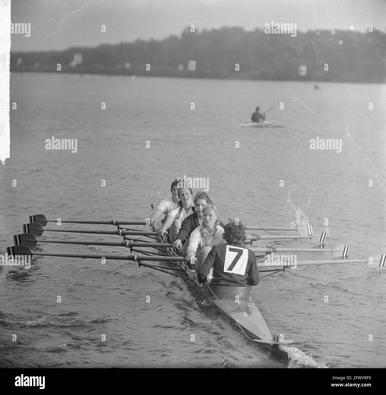 Rowing a Duisburg, sulla corsia di Wedau, le donne senior double-four A. S. R. Nereus hanno vinto il loro numero, il 20 giugno 1964, ROEIEN, Paesi Bassi, foto agenzia stampa del xx secolo, notizie da ricordare, documentario, fotografia storica 1945-1990, storie visive, Storia umana del XX secolo, che cattura momenti nel tempo Foto Stock