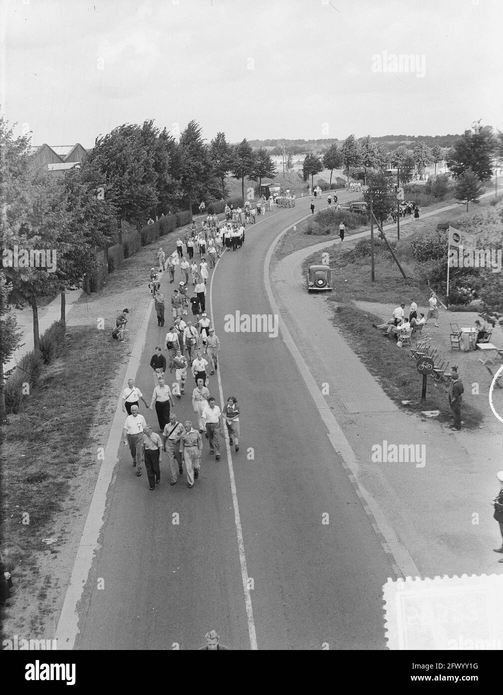 3° giorno delle Marche di Nijmegen (plasmolen), 23 luglio 1953, escursionisti, Paesi Bassi, foto agenzia stampa del XX secolo, notizie da ricordare, documentario, fotografia storica 1945-1990, storie visive, Storia umana del XX secolo, che cattura momenti nel tempo Foto Stock