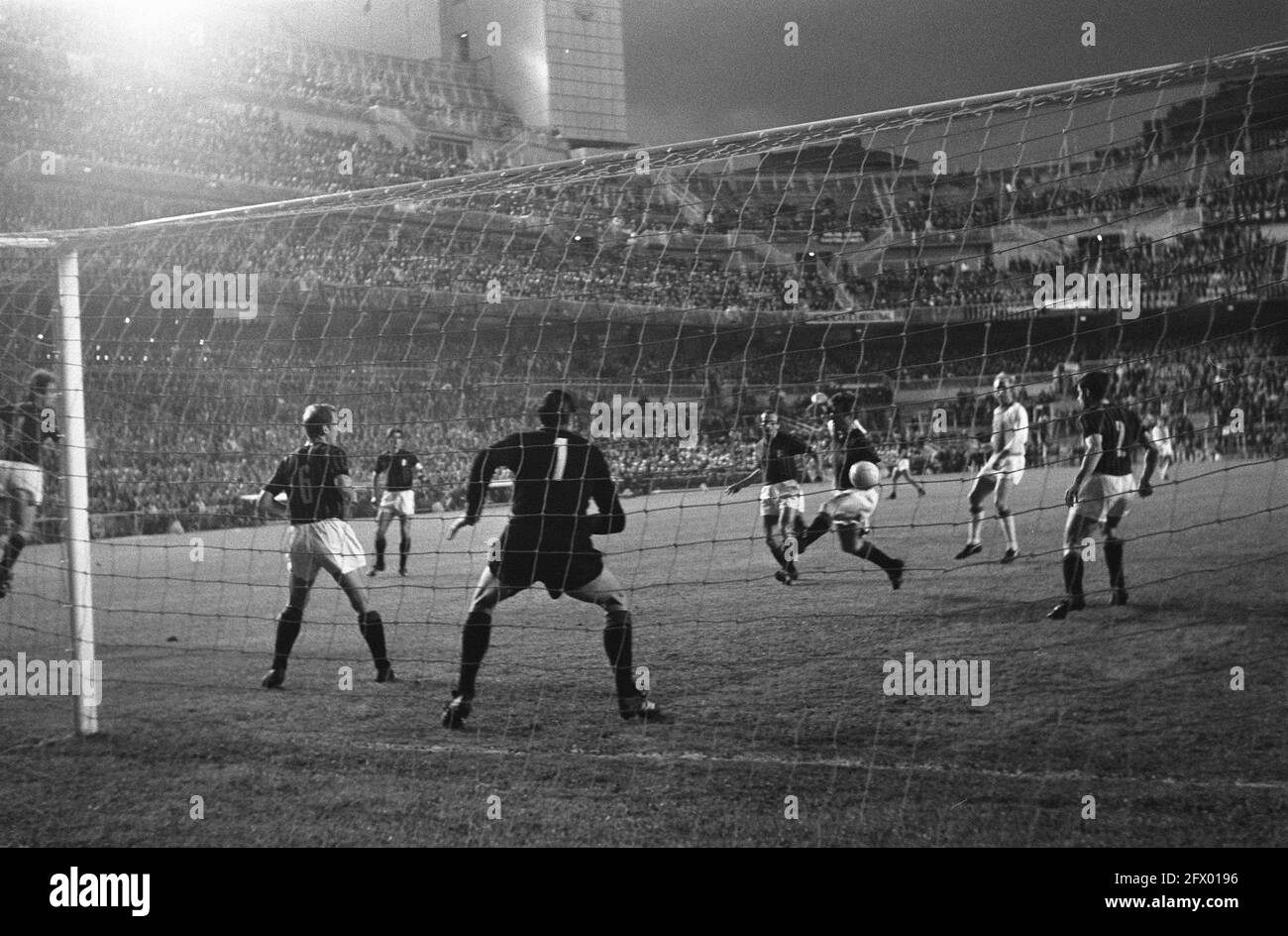 Finale di Coppa Europa a Madrid. AJAX contro AC Milan 1-4, 28 maggio 1969, sport, calcio, Paesi Bassi, foto agenzia stampa del xx secolo, notizie da ricordare, documentario, fotografia storica 1945-1990, storie visive, Storia umana del XX secolo, che cattura momenti nel tempo Foto Stock