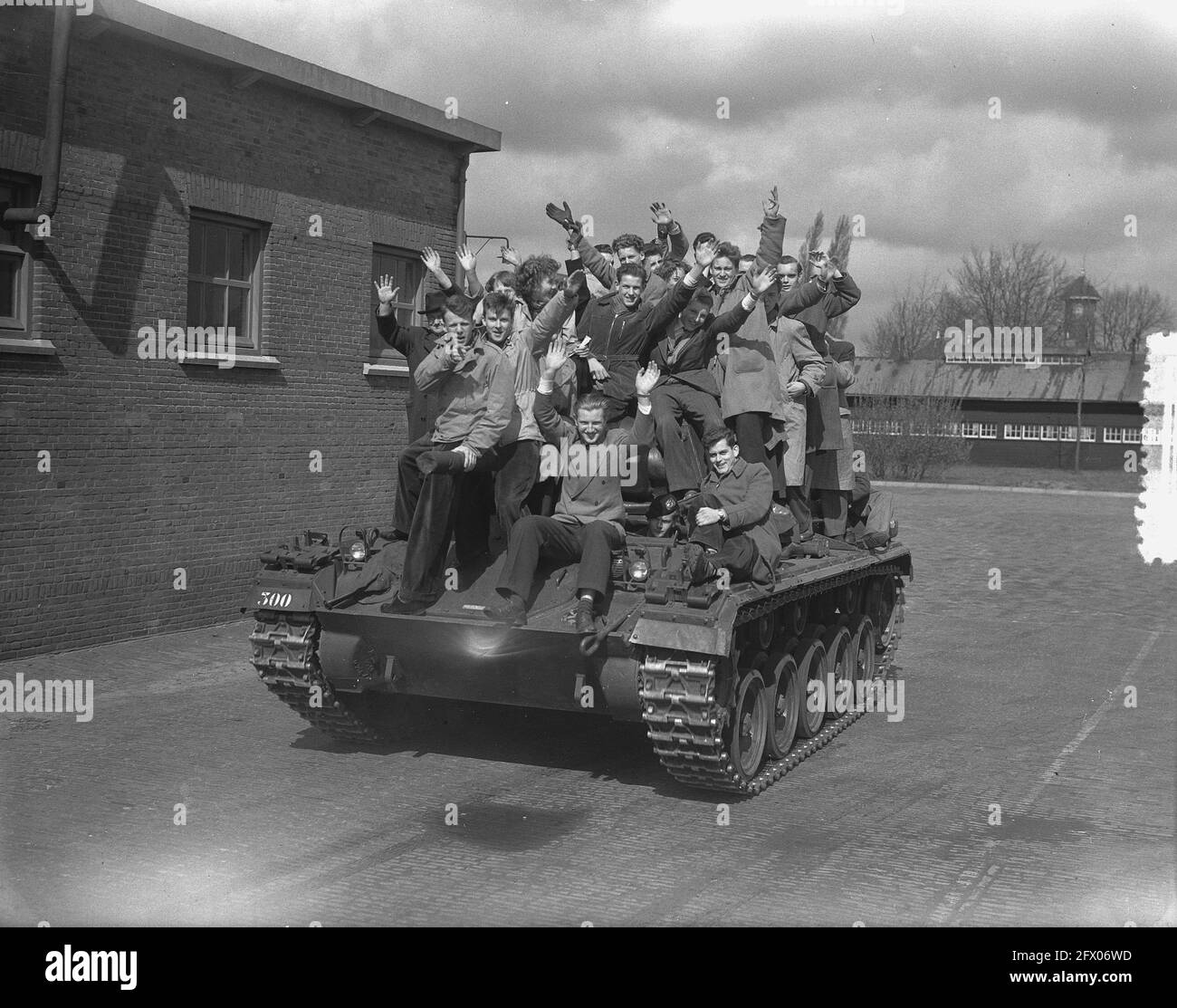 Gli alunni visitano KMA Breda, 31 marzo 1953, SCHOLIERES, visite, I Paesi Bassi, foto agenzia stampa del XX secolo, notizie da ricordare, documentario, fotografia storica 1945-1990, storie visive, Storia umana del XX secolo, che cattura momenti nel tempo Foto Stock