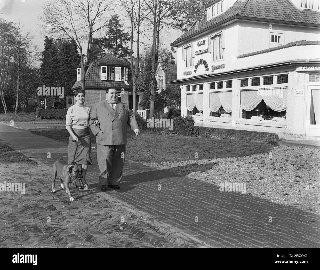 Serie Fat MAN a Doorn, l'uomo più pesante del nostro paese, vita 2 metri, 46 anni, 405 libbre, Piet van der Zwaard, 7 novembre 1955, Paesi Bassi, 20 ° secolo agenzia di stampa foto, notizie da ricordare, documentario, fotografia storica 1945-1990, storie visive, Storia umana del XX secolo, che cattura momenti nel tempo Foto Stock