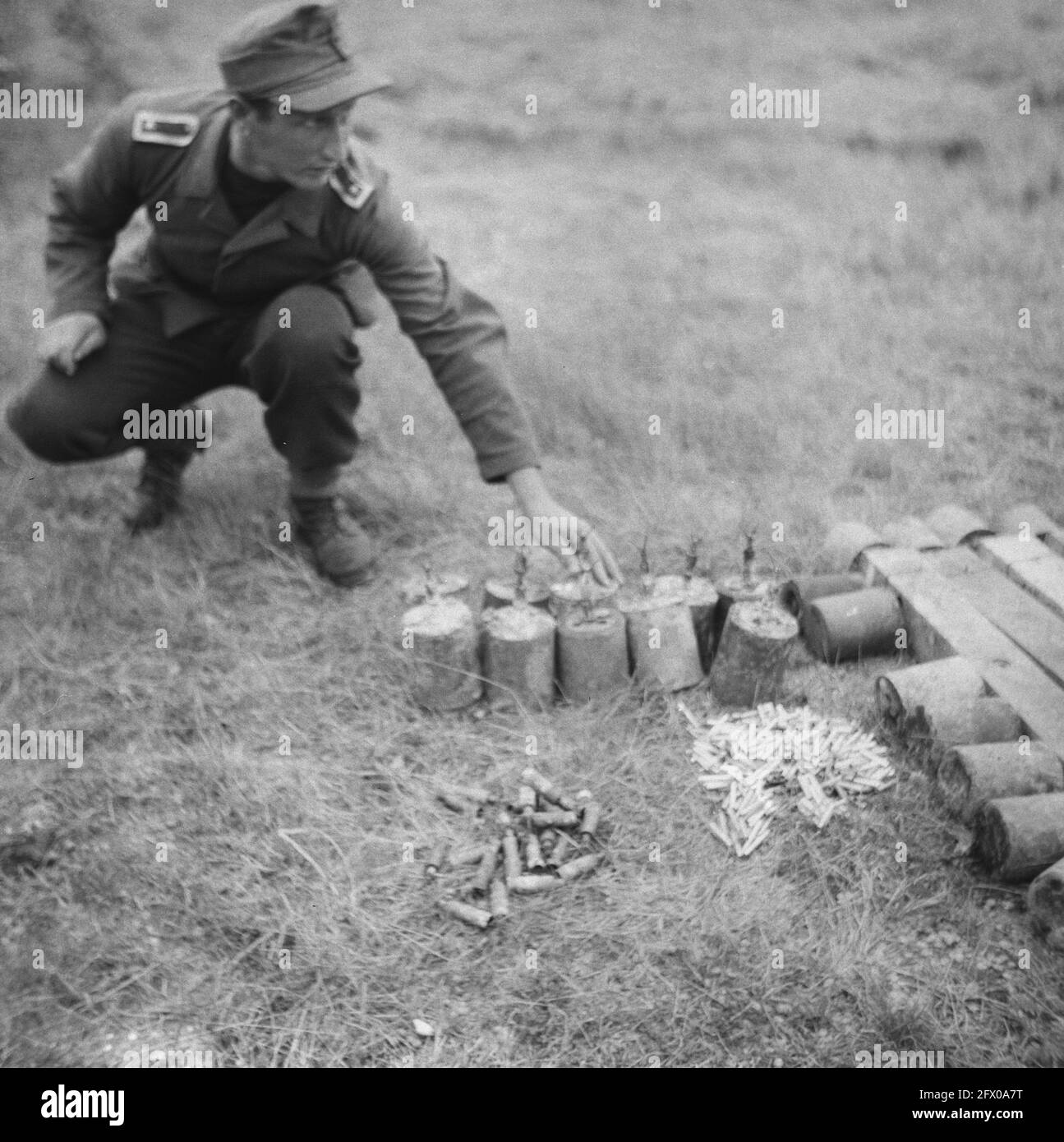 [Serie di mine terrestri sbarbate a Hook of Holland], agosto 1945, mine terrestri, sdoganamento, seconda guerra mondiale, Ricostruzione, Paesi Bassi, foto agenzia stampa del XX secolo, notizie da ricordare, documentario, fotografia storica 1945-1990, storie visive, Storia umana del XX secolo, che cattura momenti nel tempo Foto Stock