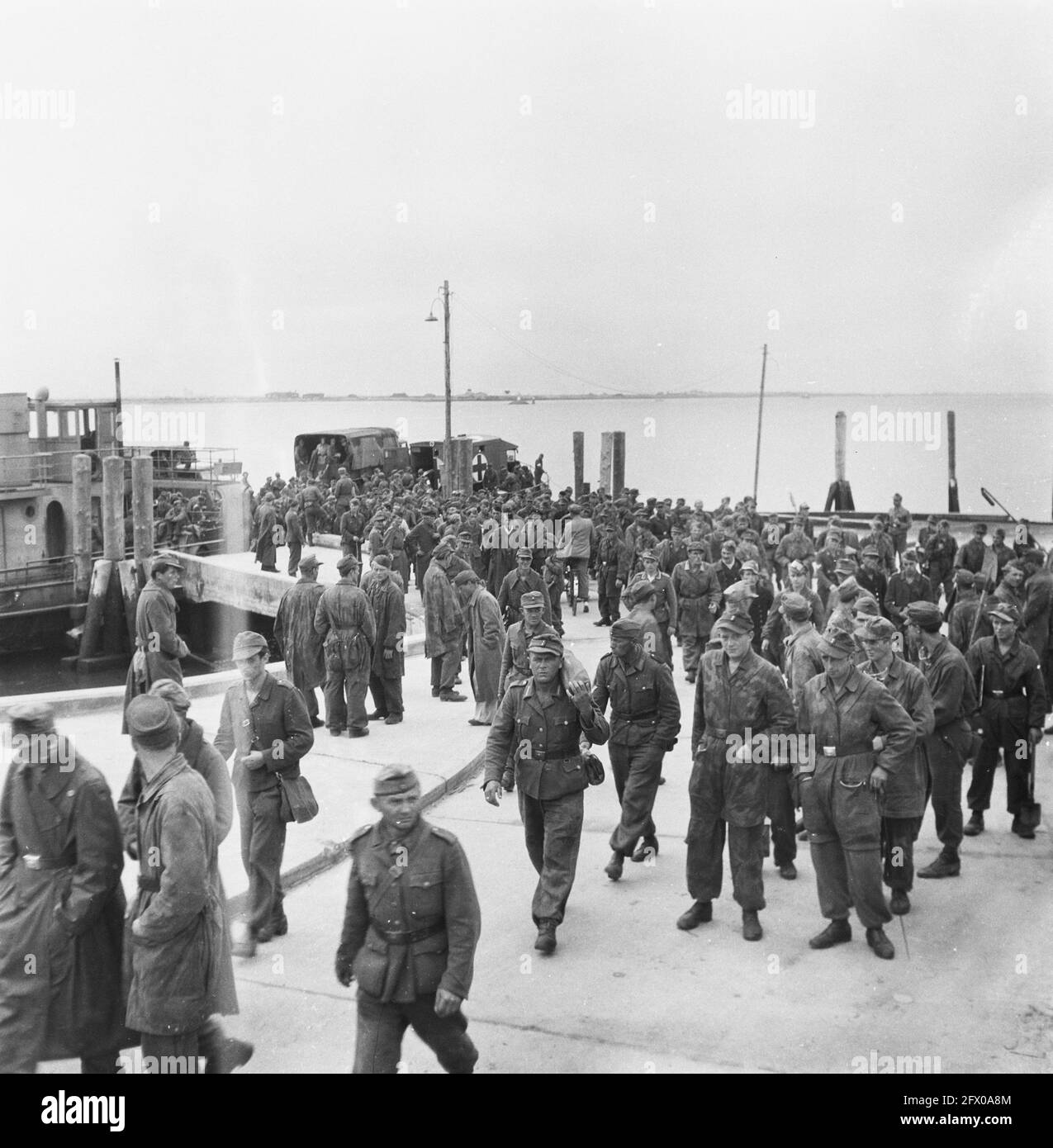 [Serie di mine terrestri liberate a Hook of Holland], agosto 1945, prigionieri di guerra, seconda guerra mondiale, ricostruzione, I Paesi Bassi, foto agenzia stampa del XX secolo, notizie da ricordare, documentario, fotografia storica 1945-1990, storie visive, Storia umana del XX secolo, che cattura momenti nel tempo Foto Stock