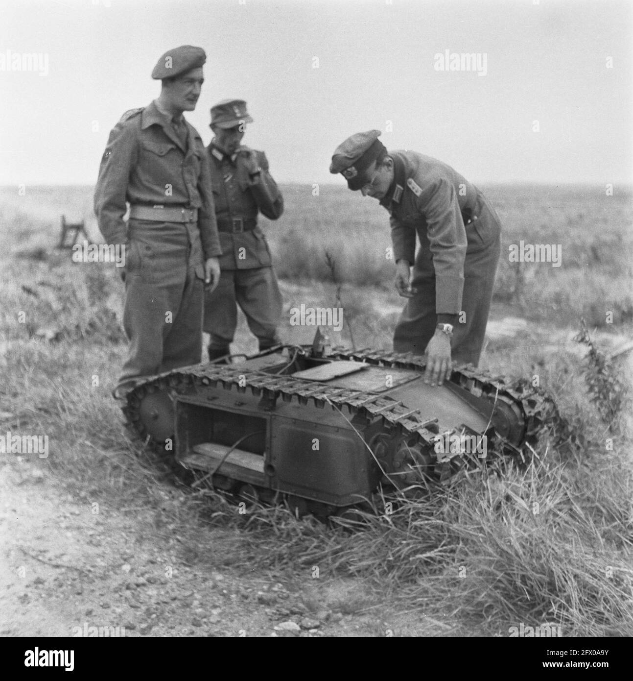 [Serie di mine sbarbate a Hook of Holland], agosto 1945, ripresa, seconda guerra mondiale, Paesi Bassi, foto agenzia stampa del xx secolo, notizie da ricordare, documentario, fotografia storica 1945-1990, storie visive, Storia umana del XX secolo, che cattura momenti nel tempo Foto Stock
