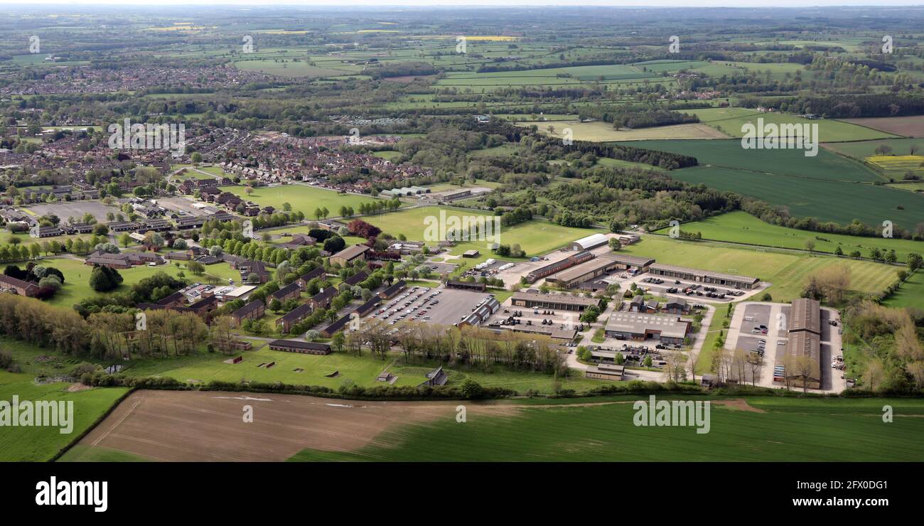 Vista aerea dell'estremità nord-occidentale dell'ex caserma dell'esercito Claro a Clotherholme Road, Ripon, North Yorkshire Foto Stock