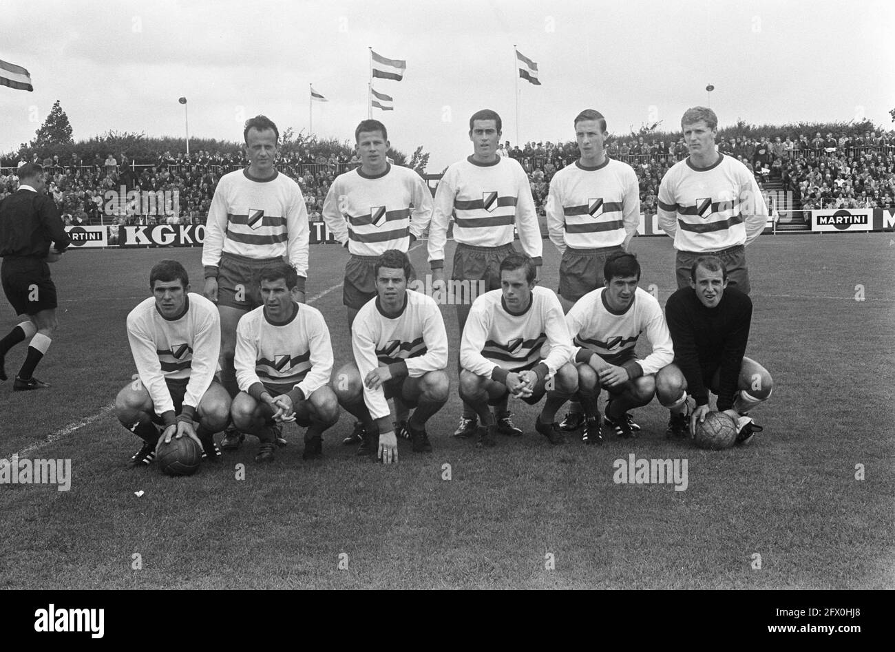 Xerxes DHC contro Feyenoord 1-3. Xerxes DHC undici, 13 agosto 1967, sport, calcio, undici squadre, I Paesi Bassi, foto agenzia stampa del XX secolo, notizie da ricordare, documentario, fotografia storica 1945-1990, storie visive, Storia umana del XX secolo, che cattura momenti nel tempo Foto Stock