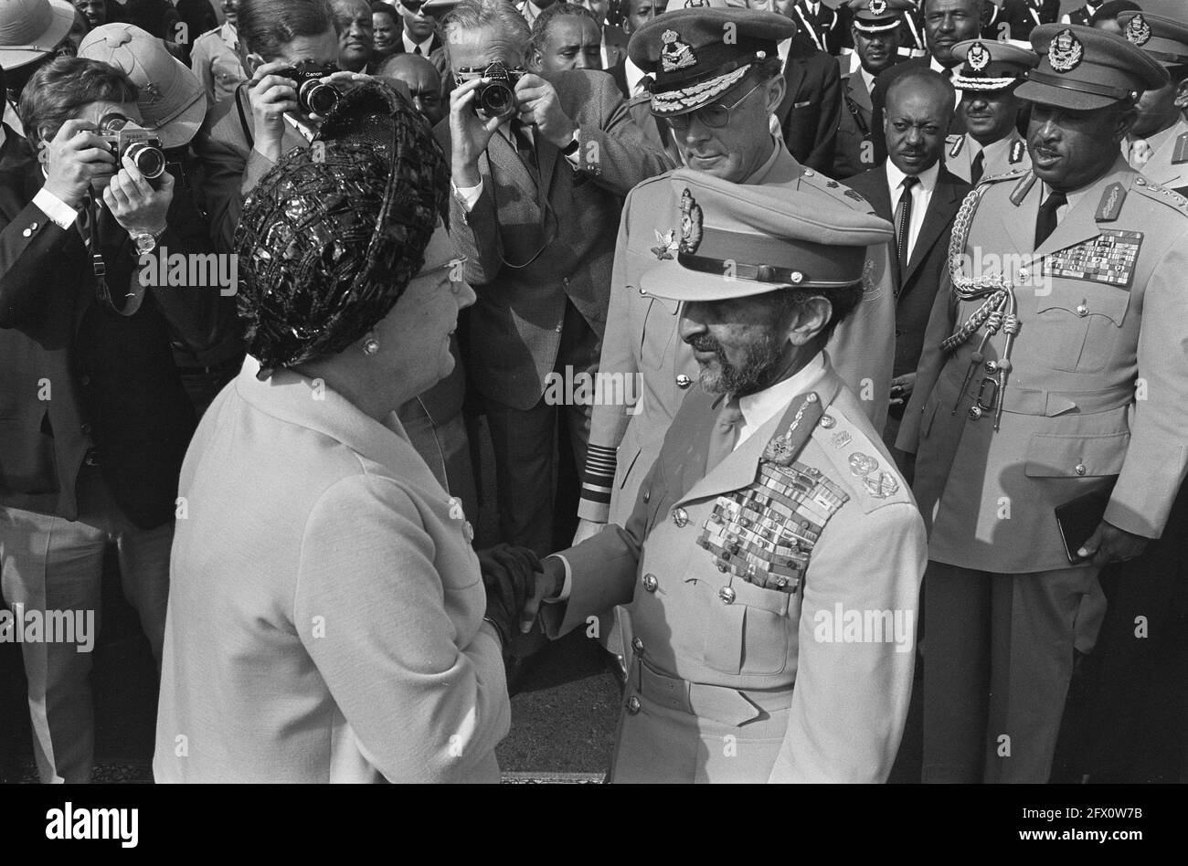 La regina Juliana ha salutato l'imperatore Haile Selassie all'aeroporto di Addis Abeba, 5 febbraio 1969, Farewell, imperatori, queens, aeroporti, Paesi Bassi, foto agenzia stampa del XX secolo, notizie da ricordare, documentario, fotografia storica 1945-1990, storie visive, Storia umana del XX secolo, che cattura momenti nel tempo Foto Stock
