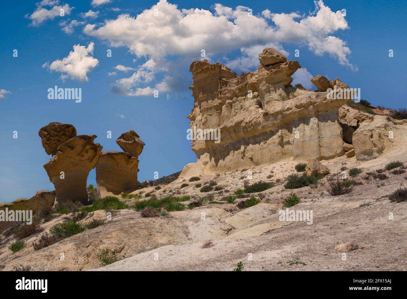 Vista fantastica delle forme capricciose prodotte dall'erosione in montagna, Bolnuevo, Mazarron, Murcia, Spagna, Foto Stock