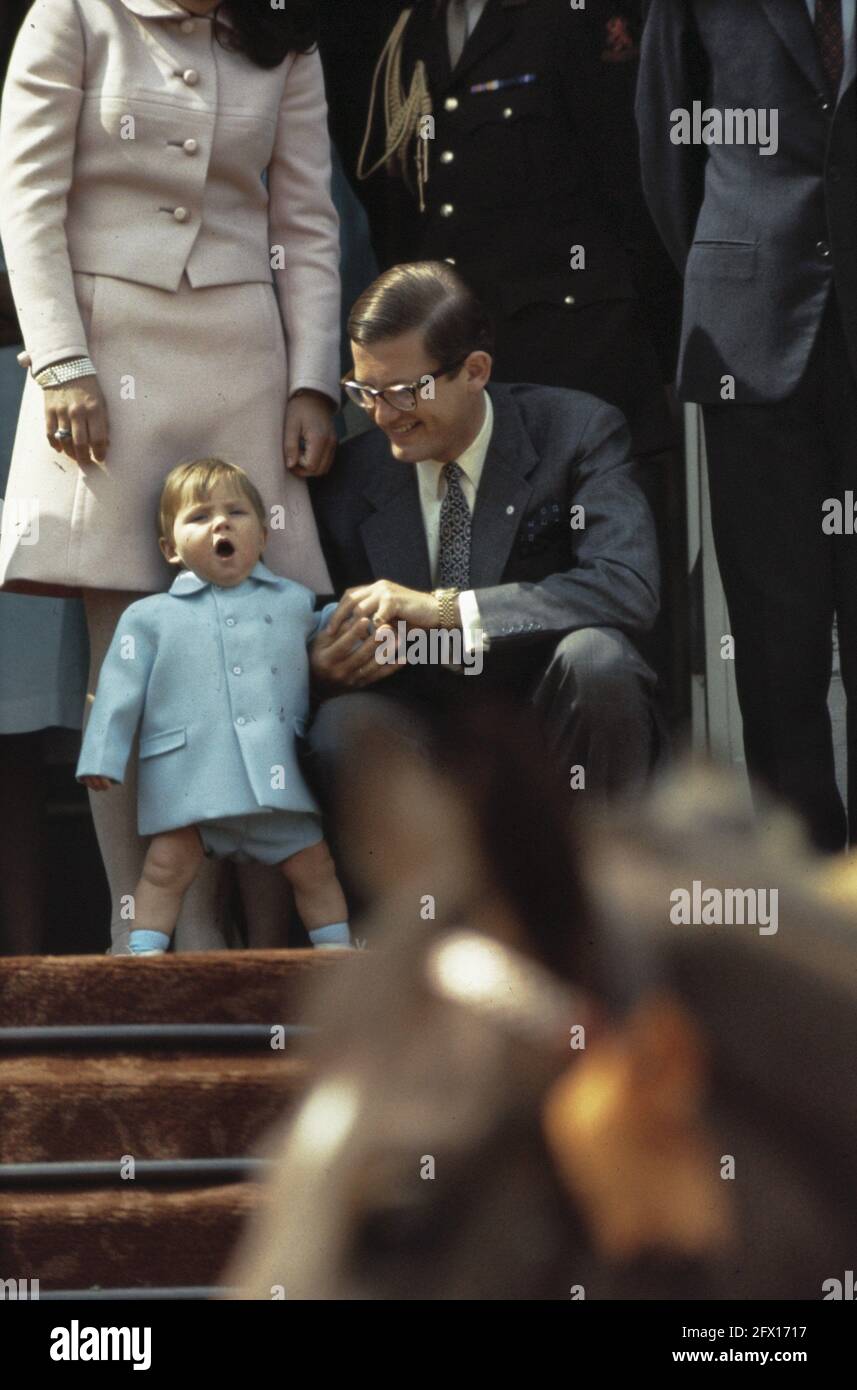 Koninginnedag; nr. 20, Prince Willem Alexander, nr. 21, signor. Pieter van Vollenhoven e Prince Maurits, 30 aprile 1969, Koninginnedag, Paesi Bassi, foto agenzia stampa del XX secolo, notizie da ricordare, documentario, fotografia storica 1945-1990, storie visive, Storia umana del XX secolo, che cattura momenti nel tempo Foto Stock