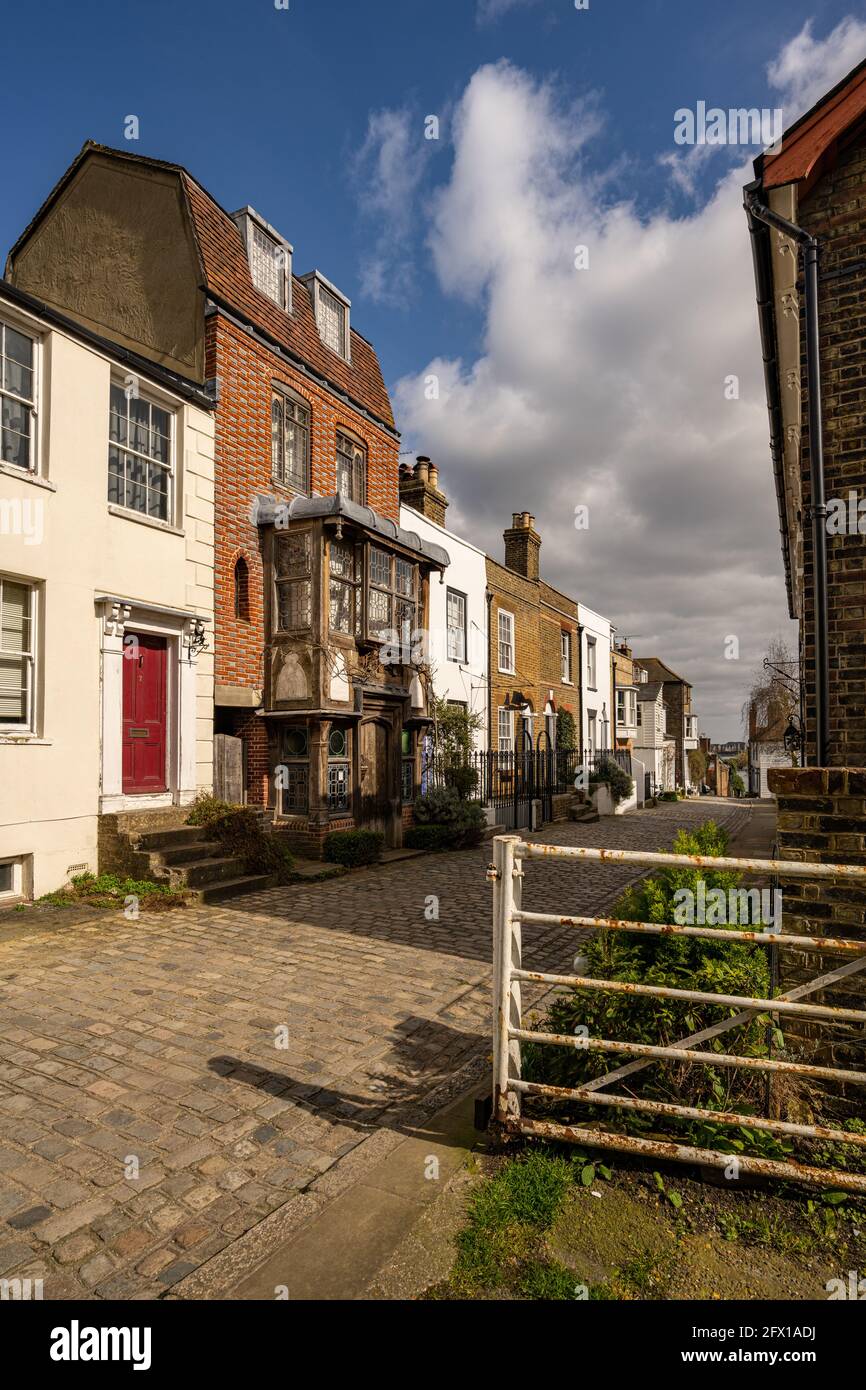 Case sul Cobb ha portato alto st in Upper Upnor Sulle rive del Medway in Kent Foto Stock