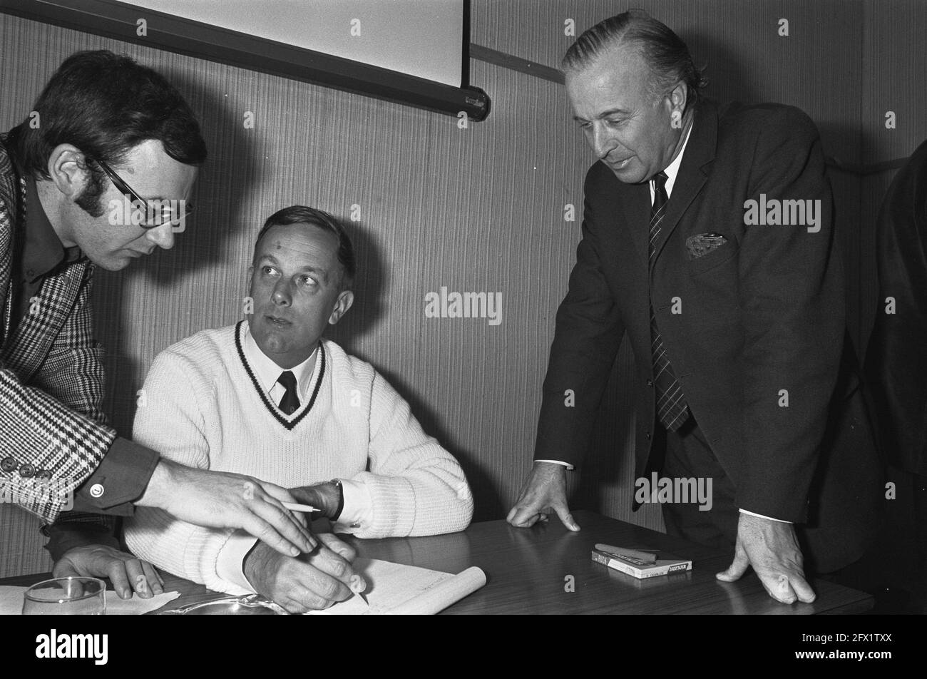 INCONTRO KVP sul futuro del partito a Doorn, presidente De Zeeuw (r) e prof. Steenkamp (m), numero 11 e 12 prof. Romme (capo), 27 gennaio 1973, professori, riunioni, Presidenti, Paesi Bassi, foto agenzia stampa del XX secolo, notizie da ricordare, documentario, fotografia storica 1945-1990, storie visive, Storia umana del XX secolo, che cattura momenti nel tempo Foto Stock