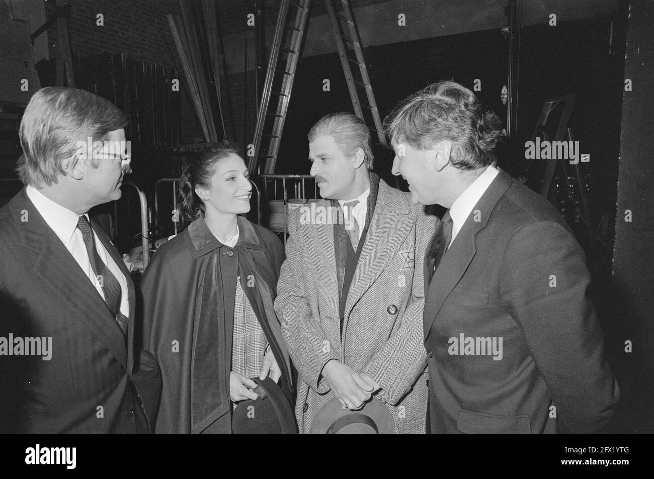 Ultimo Diario di Anne Frank ad Amsterdam; Pieter van Vollenhoven, Jip Wijngaarden (Anne Frank), Jeroen Krabbé (otto Frank) e primo Ministro Lubbers, 18 marzo 1985, attori, attrici, Famiglia reale, ministri, attori, spettacoli, Paesi Bassi, foto agenzia stampa del xx secolo, notizie da ricordare, documentario, fotografia storica 1945-1990, storie visive, Storia umana del XX secolo, che cattura momenti nel tempo Foto Stock