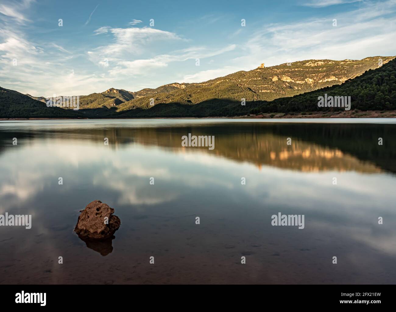 Rilassante scenario nel lago artificiale di Tranco Foto Stock