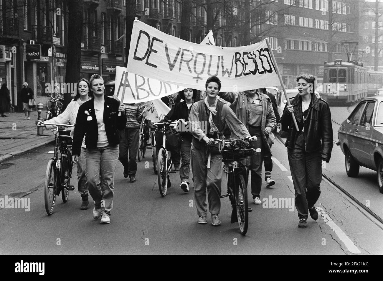 Giornata nazionale degli scioperi femminili, gruppo di manifestanti ad Amsterdam, 30 marzo 1981, manifestanti, scioperi, I Paesi Bassi, foto agenzia stampa del XX secolo, notizie da ricordare, documentario, fotografia storica 1945-1990, storie visive, Storia umana del XX secolo, che cattura momenti nel tempo Foto Stock