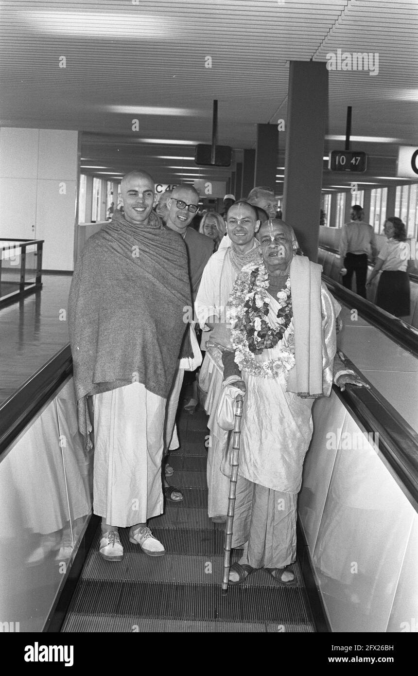 Leader del movimento Hare Krishna all'aeroporto di Schiphol, 28 luglio 1972, Paesi Bassi, foto agenzia stampa del XX secolo, notizie da ricordare, documentario, fotografia storica 1945-1990, storie visive, Storia umana del XX secolo, che cattura momenti nel tempo Foto Stock